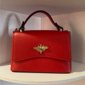 Borse in Pelle Elegant Red Leather Handbag with Gold Accent Made in Italy